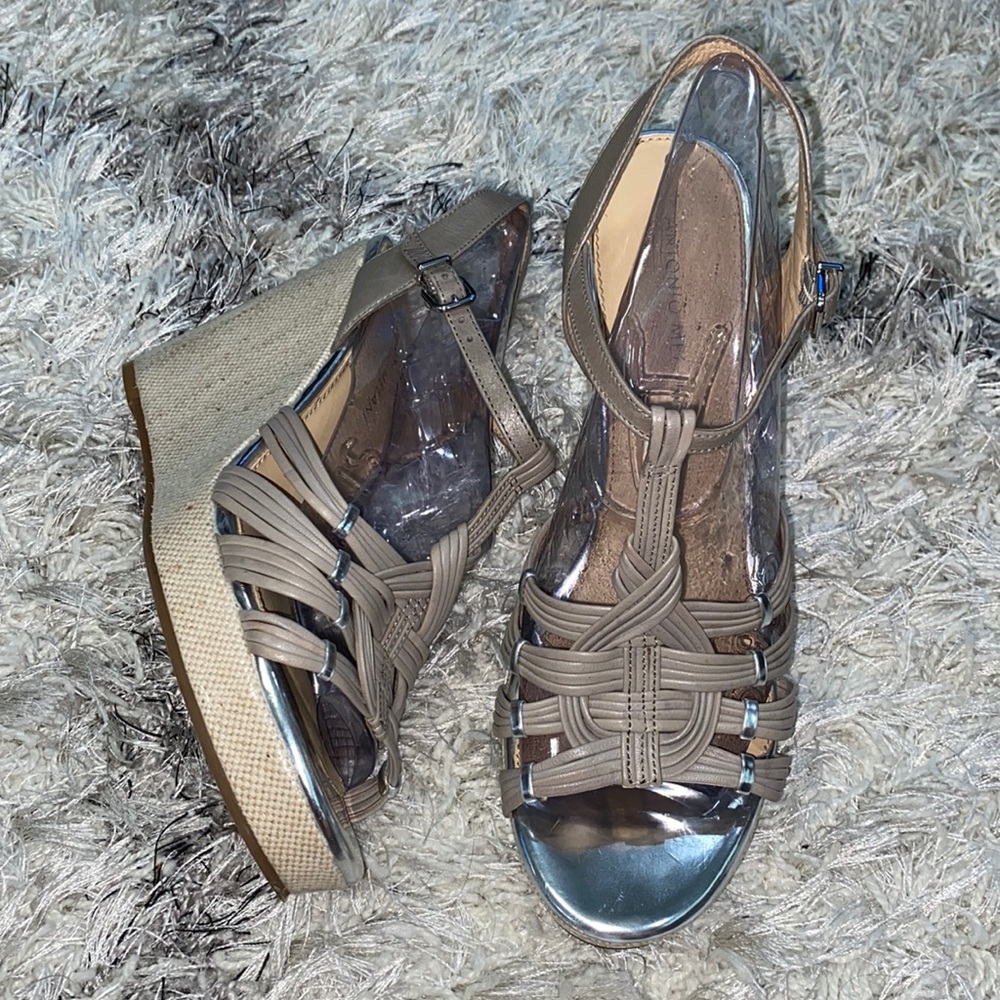 Antonio Melani taupe wedges sz 9.5